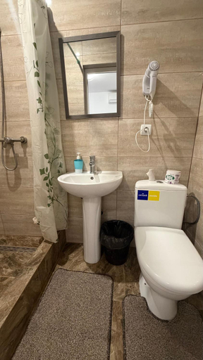 Bathroom 3, Мотель Ріта, Berehivs'kyi