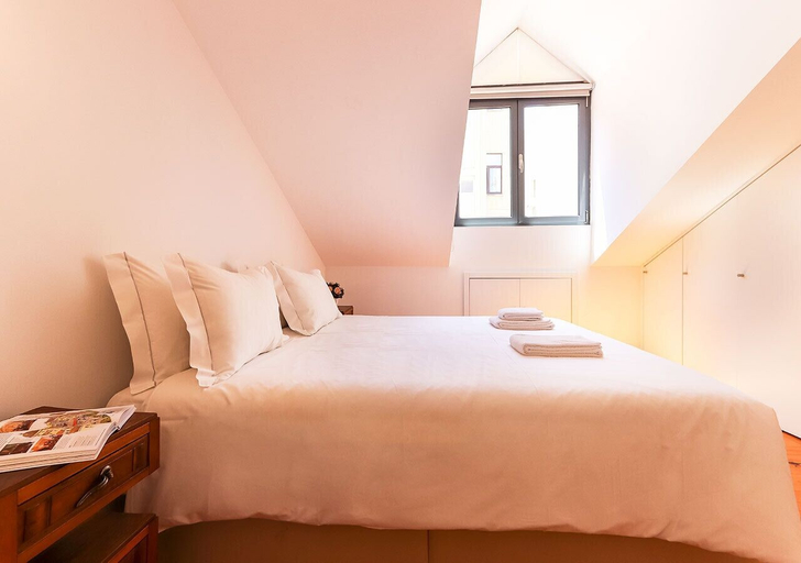 Room 3, AZZULEA Avenida Apartments, Lisbon