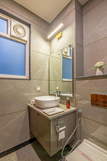 Bathroom 2, Haris Court- Cyber Hub, Gurgaon
