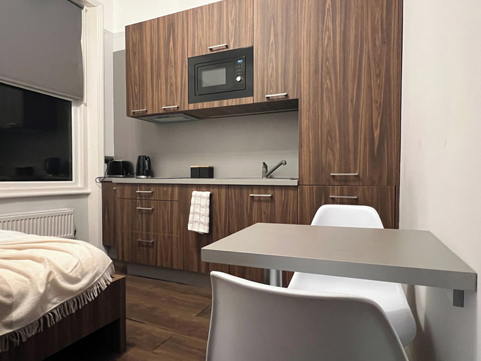 Dining, Cozy Studio in North London, London