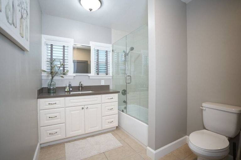 Bathroom 3, Designer decorated 6 bedroom 4 bath pool home, Orange