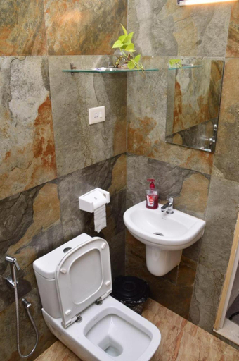 Bathroom 3, Nirrvaan homestay, Thiruvananthapuram