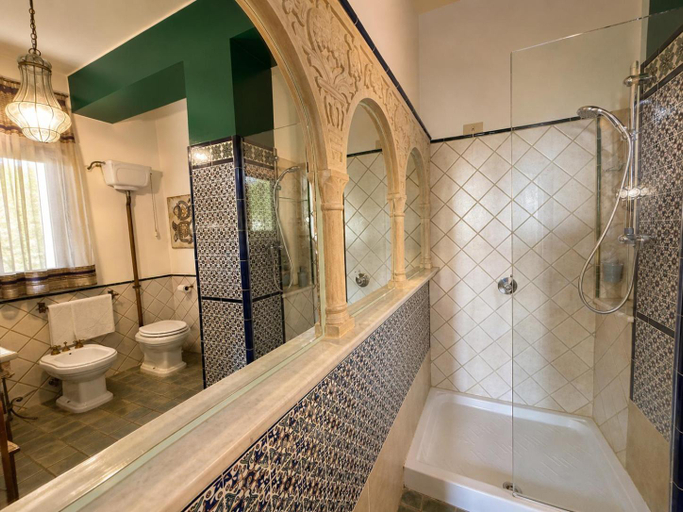 Bathroom 2, Attico rooms, Messina