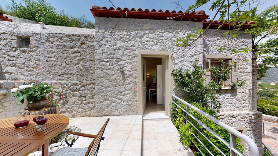5, Epidavros Villas - Rodia Garden Retreat, Peloponnese