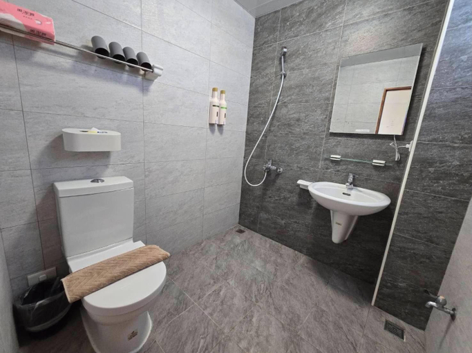 Bathroom, 日子有光 SHINE Inn Day, Pingtung