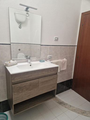 Bathroom 2, Affittacamere Sofy, Cagliari