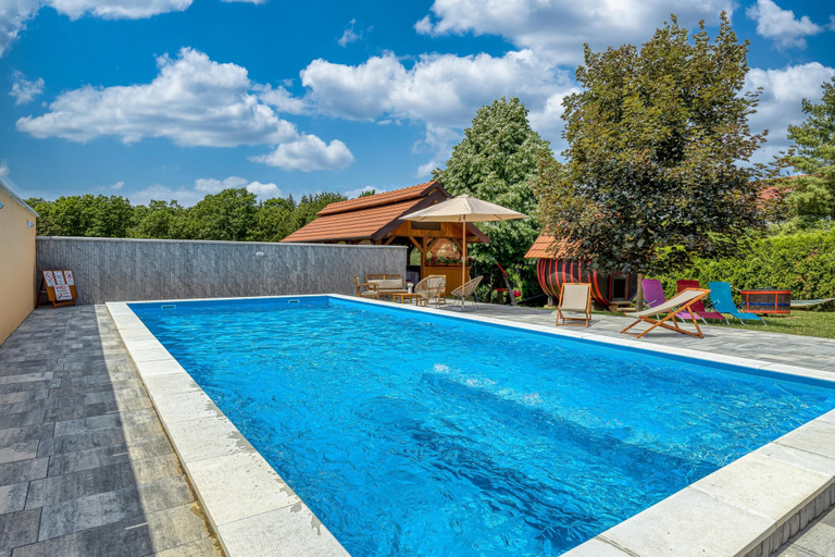 Sport & Beauty 4, Pool & Sauna Countryside Retreat Klara, Kravarsko
