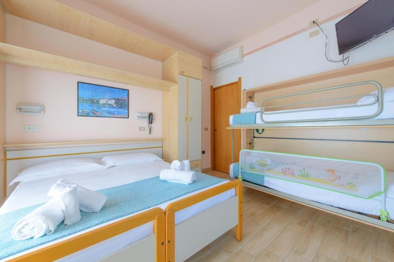Bedroom 2, Hotel Colorado, Rimini