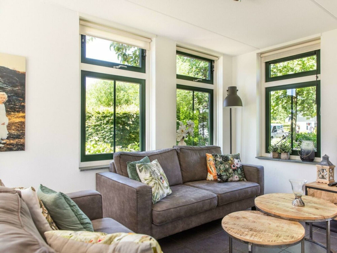 Living area 5, Restyled Koningshoeve 6 People, Bergen