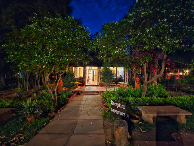 Exterior & Views