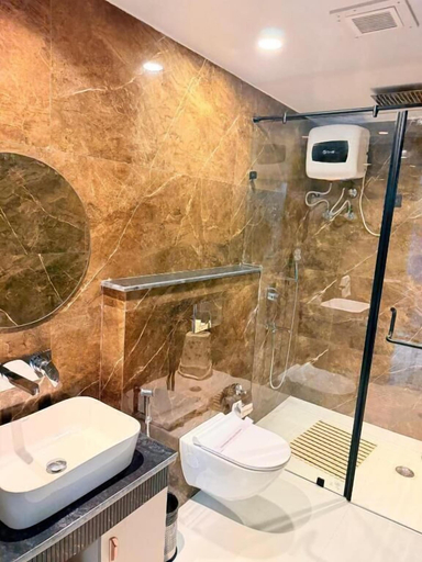 Bathroom 4, Hotel Medha Inn, Patna