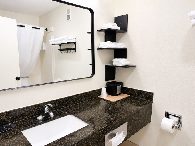 Bathroom 4, Quality Inn Harrodsburg, Mercer
