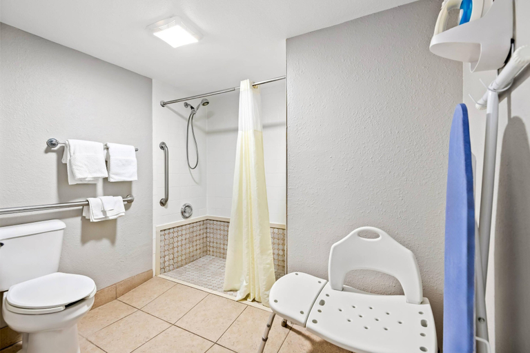 Bathroom 4, Quality Inn near Blue Spring, Volusia