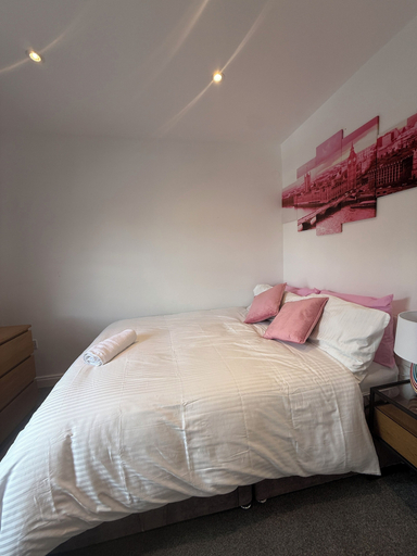 Room 3, Bel Palace, London