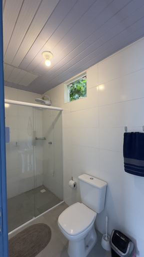 Bathroom 5, Sea Wolf Surf Hostel - Campeche, Florianopolis