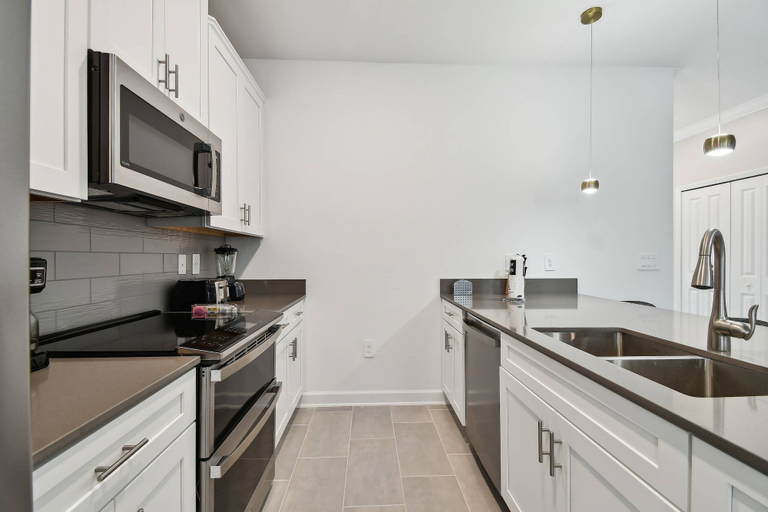 Private kitchen 2, Storey Lake 5bd/4ba Private Pool Near Disney, Osceola
