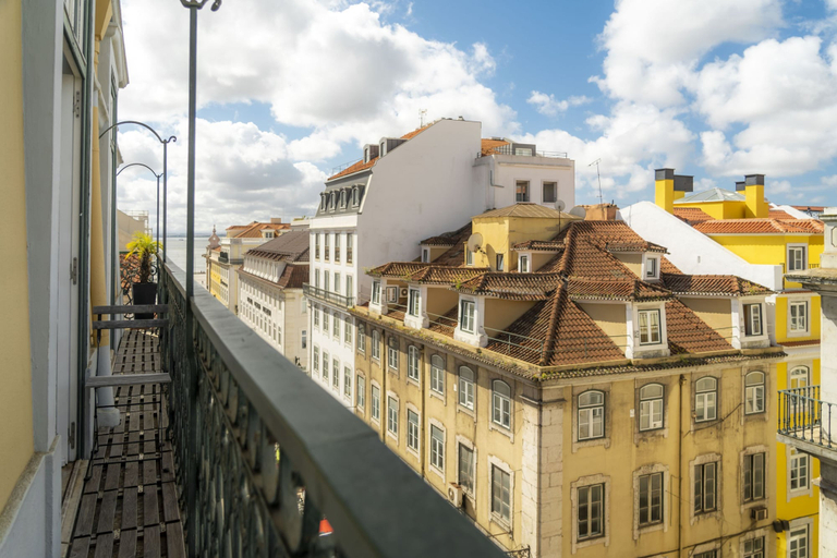Room 2, CN1 in Lisboa Ciudad, Lisbon