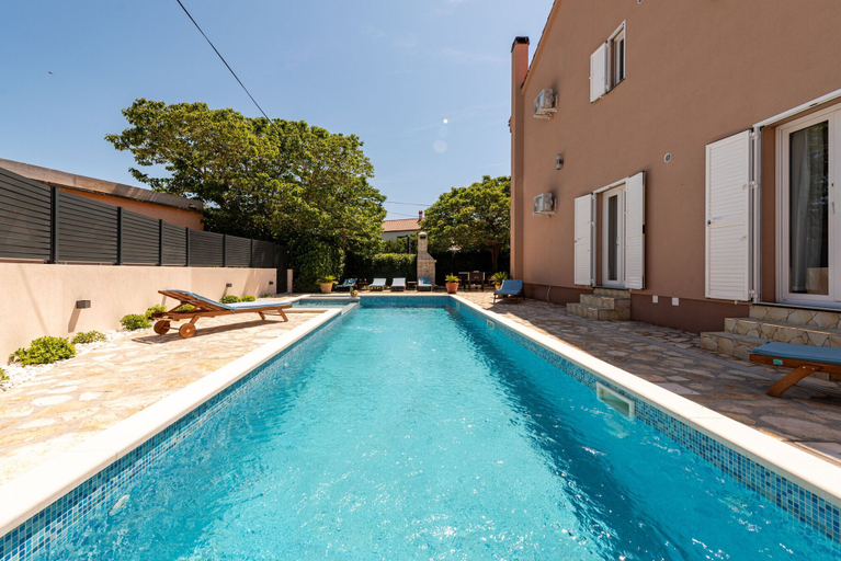 Pool 4, Villa Family Oasis Nin, Nin