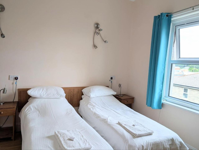 Bedroom 2, Dolphins Hotel, Poole