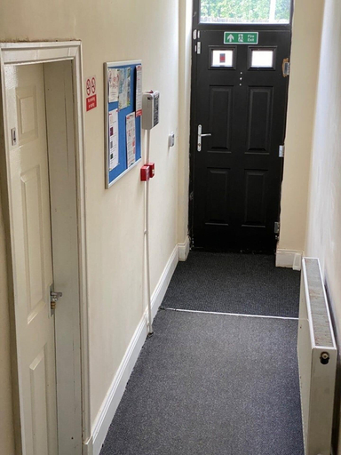 Interior 3, House 2 bedrooms Sleeps 4 with Parking, Bolton