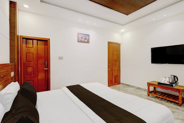 Room 3, Palette Murugan Villa 4BHK Pvt Pool, Kancheepuram