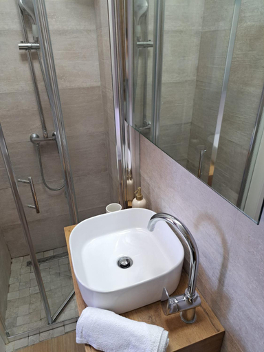 Bathroom 2, Dream Variant, Okrug