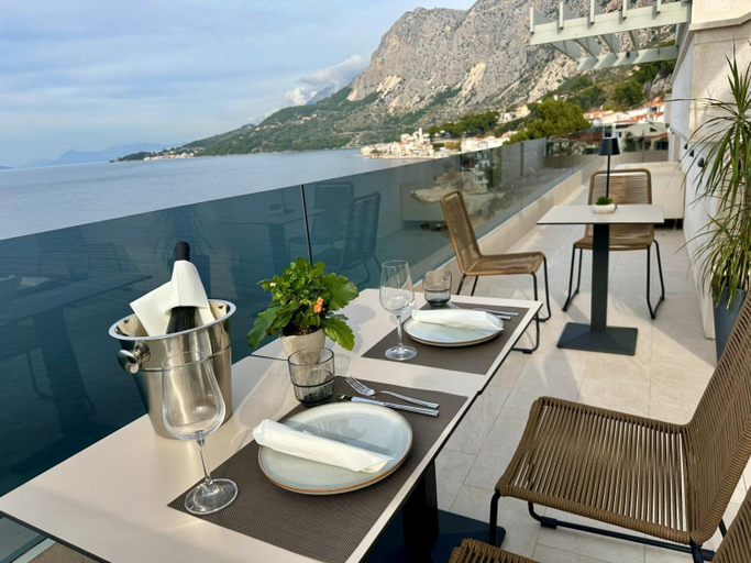 Food & Drinks 5, ADRIA MIRIS apartments, Podgora
