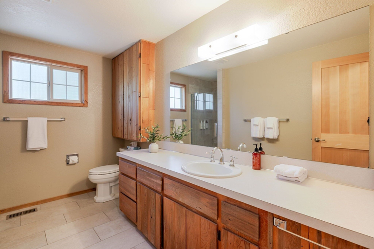 Bathroom 5, 12 East Park Lane 4 Bedroom Home, Deschutes