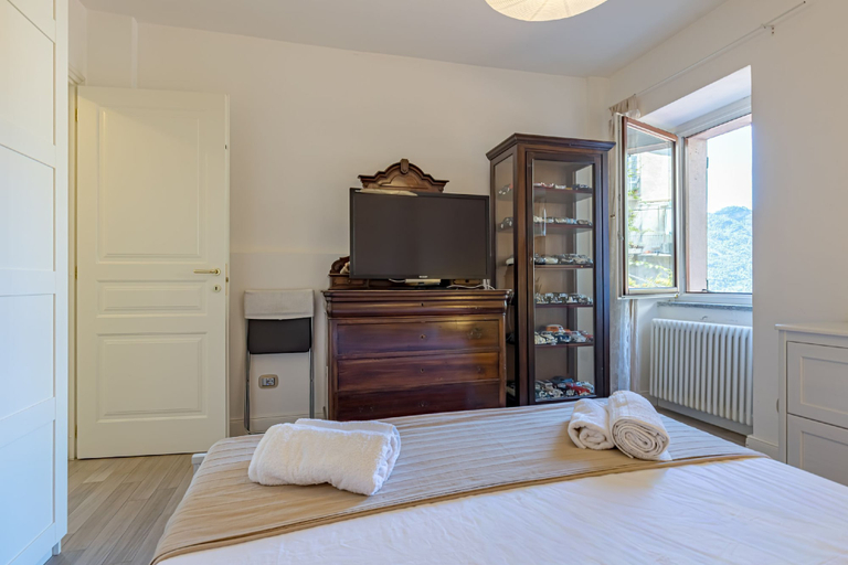 Room 5, Angela Lake View Apartment, Como