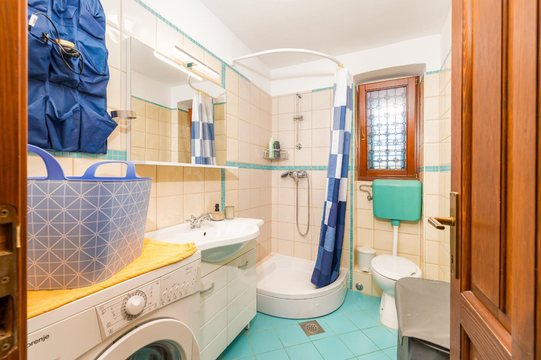 Bathroom 3, Country House Apartments, Pula