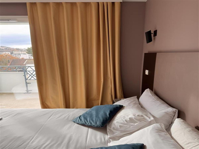 Room 5, Four-guest Getaway in Chatel-guyon, Puy-de-Dôme