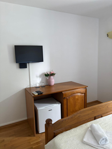 Others 4, Laco Rooms, Novigrad