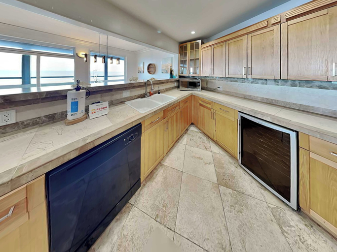 Others 4, Sunrise On The Seawall #2 by Ryson Vacation Rentals, Galveston