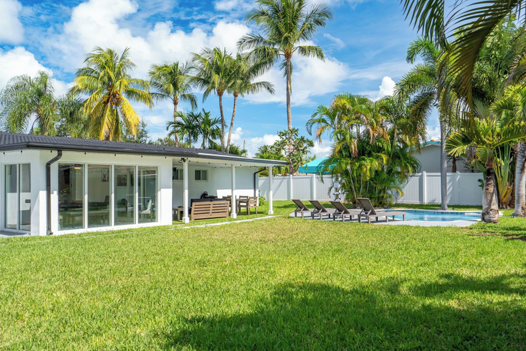 Pool 3, Delila's Chic 3br 2ba with Heated Pool, Broward
