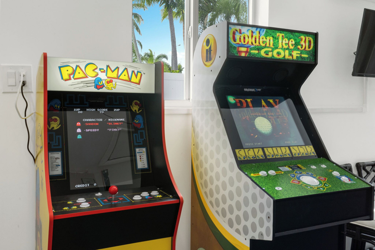 Game room 2, Delila's Chic 3br 2ba with Heated Pool, Broward