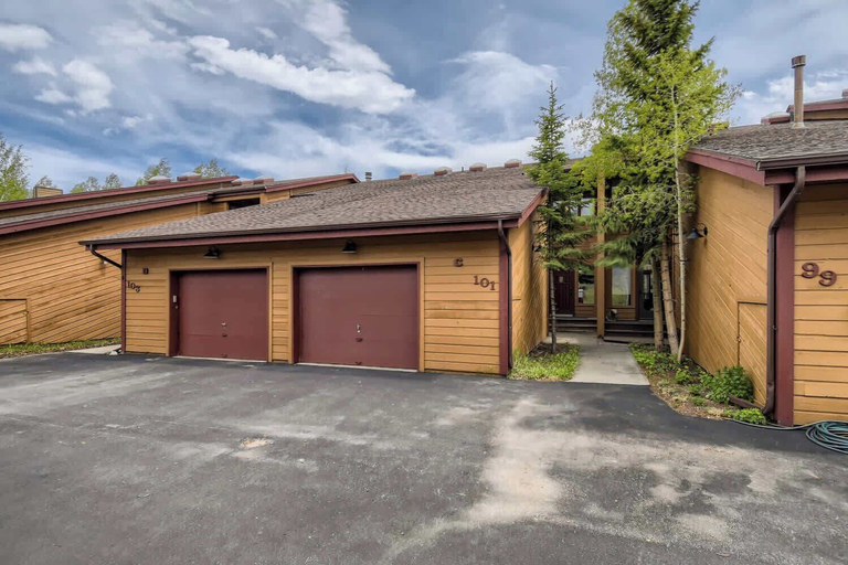 Exterior 5, Stop in for the 3br/2ba Ultimate Mountain Lifestyle!, Summit