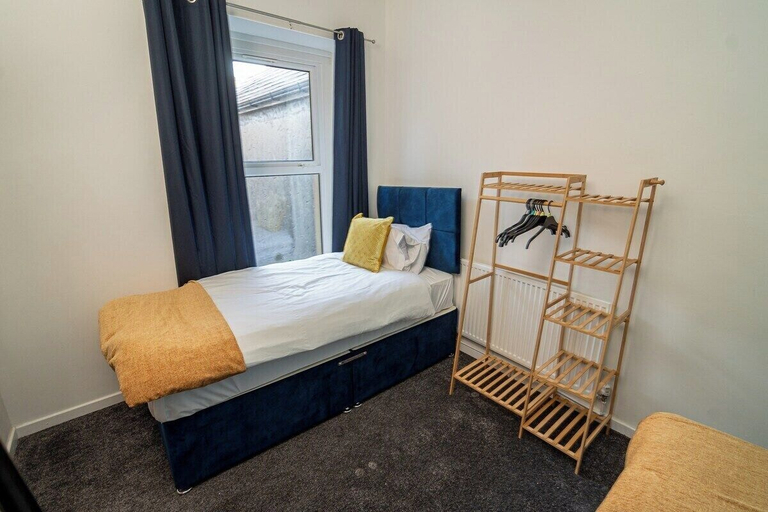 Exterior 2, Modern 3-bed Swansea Home Near City & Bay, Swansea