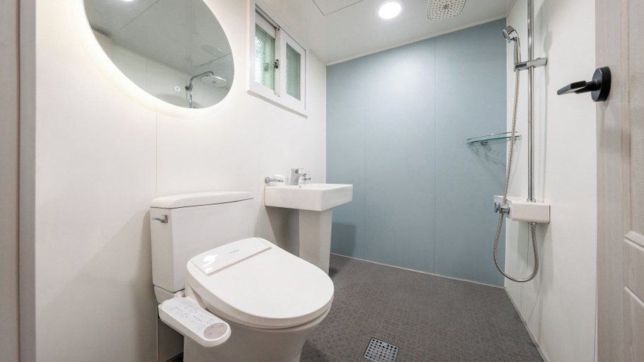 Bathroom 4, Gyeongju Soraedanga Pension, Gyeongju