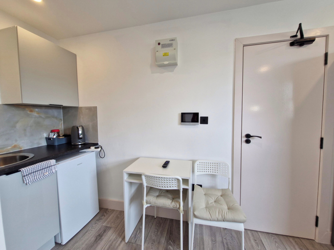 Private kitchen 3, Studio - Central - Wifi - Sleeps 2, London
