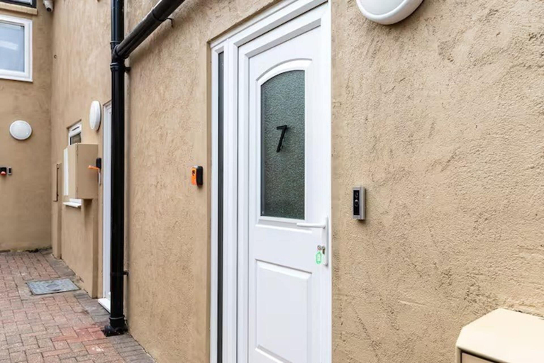 Property grounds, Style 7 - Modern Studio Near dmu & Lri, Leicester