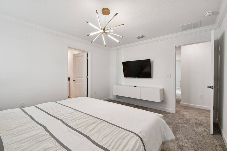 Room 4, Storey Lake 5bd/4ba Private Pool Near Disney, Osceola