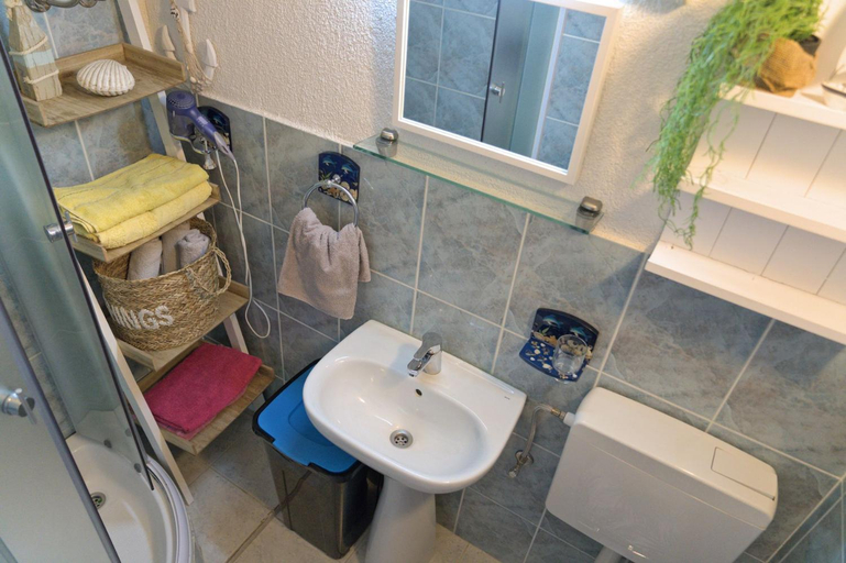 Bathroom 4, Apartmani Prgic, Marina