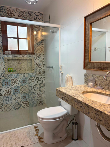 Bathroom, Chales do Alferes, Tiradentes