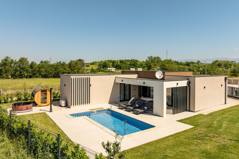 Room 1, Villa D Zadarvillas in Bri evo, Poličnik