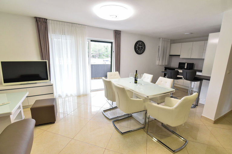Living room 4, Seaside Oasis on Island Vir With Private Pool and Ocean Views, Vir