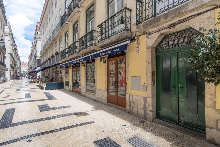 Room 3, CR2 in Lisboa Ciudad, Lisbon