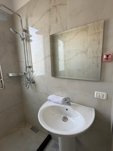 Bathroom 2, Zani’s Apartments, Durrësit