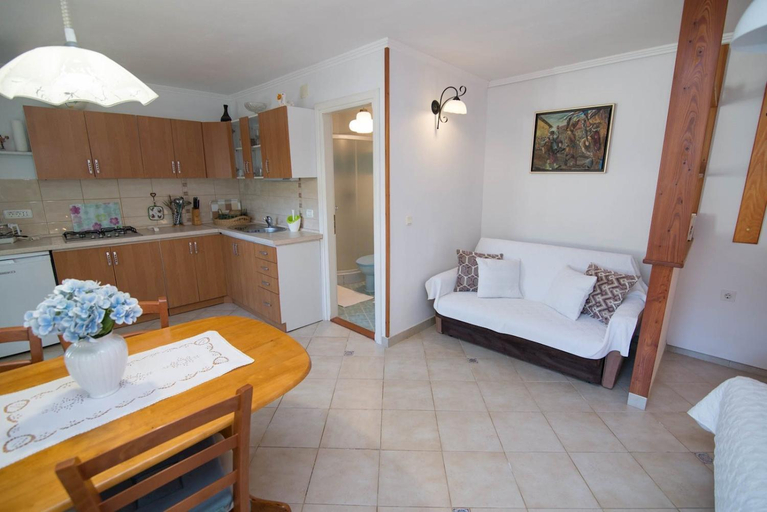 Bedroom 2, Roberto Apartments, Mali Lošinj
