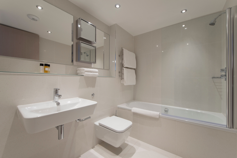 Bathroom, The Rosebery by Supercity Aparthotels , London