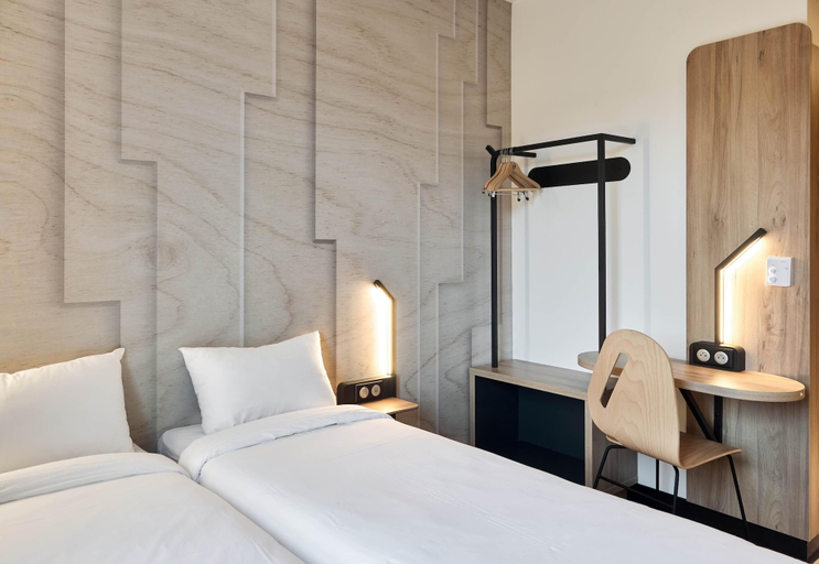 Bedroom 4, B&B HOTEL Versailles Rocquencourt, Yvelines
